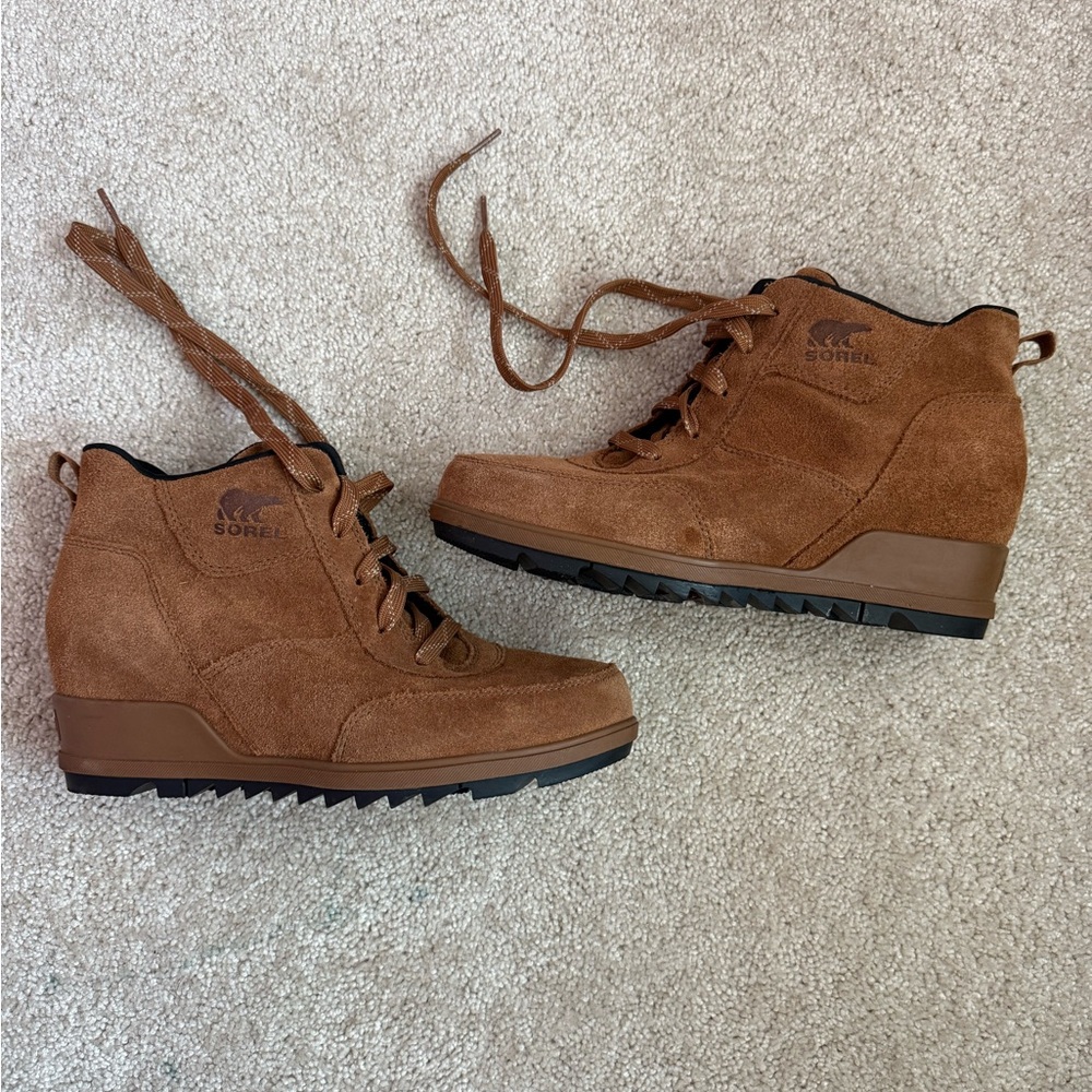 Sorel Women's Tan Lace Up Evie Wedge suede Boots
